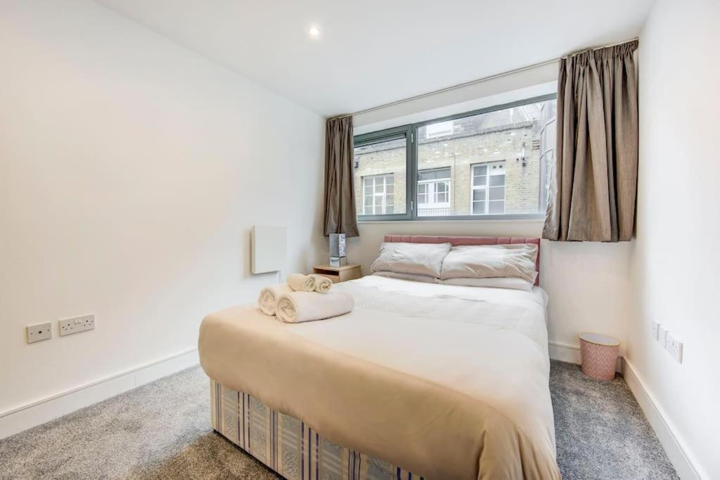 Prime Location In Tower Bridge, 2 Bedroom * London