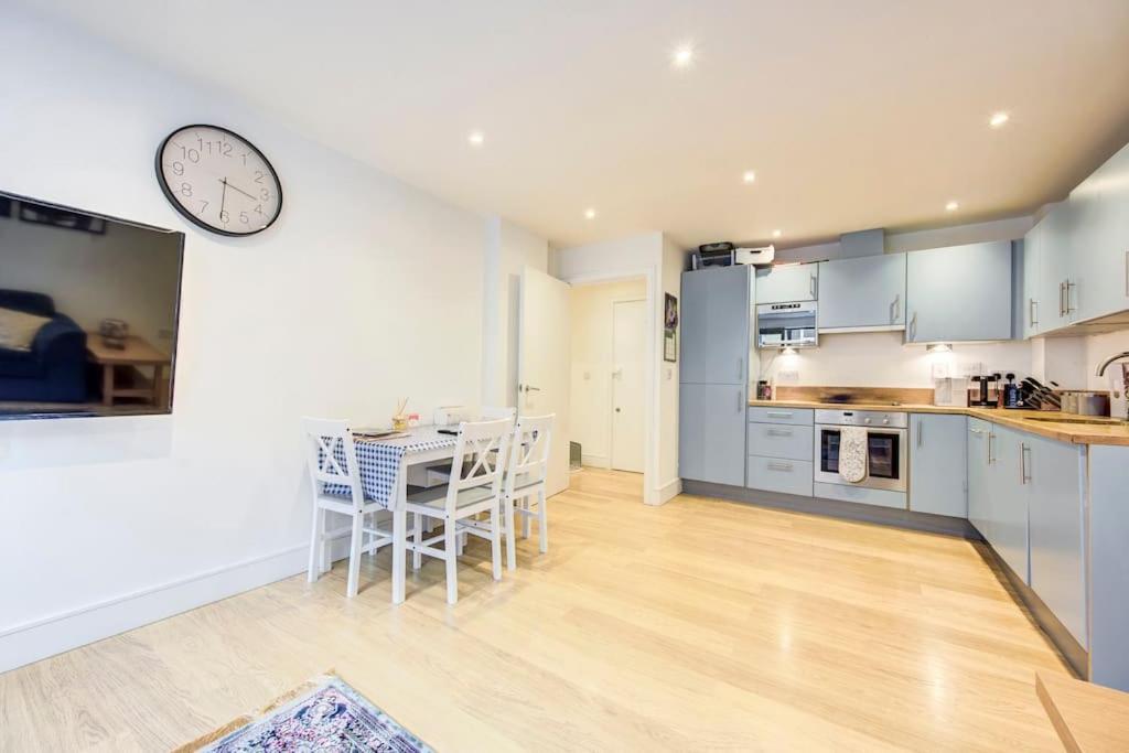 Prime Location In Tower Bridge, 2 Bedroom *