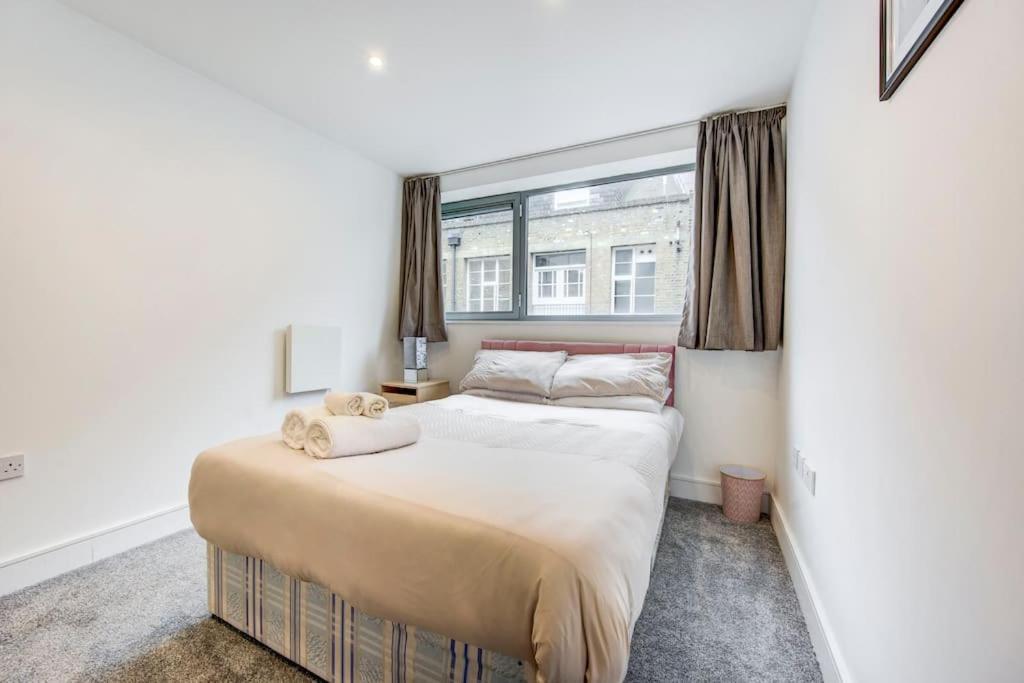 Apartment Prime Location In Tower Bridge, 2 Bedroom *