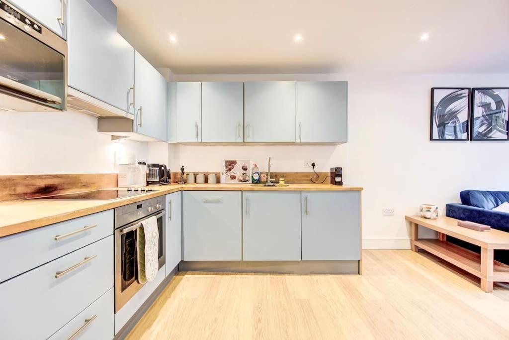 Prime Location In Tower Bridge, 2 Bedroom London