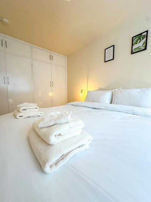 Oasis Split Level Flat In Zone 1 Apartment *