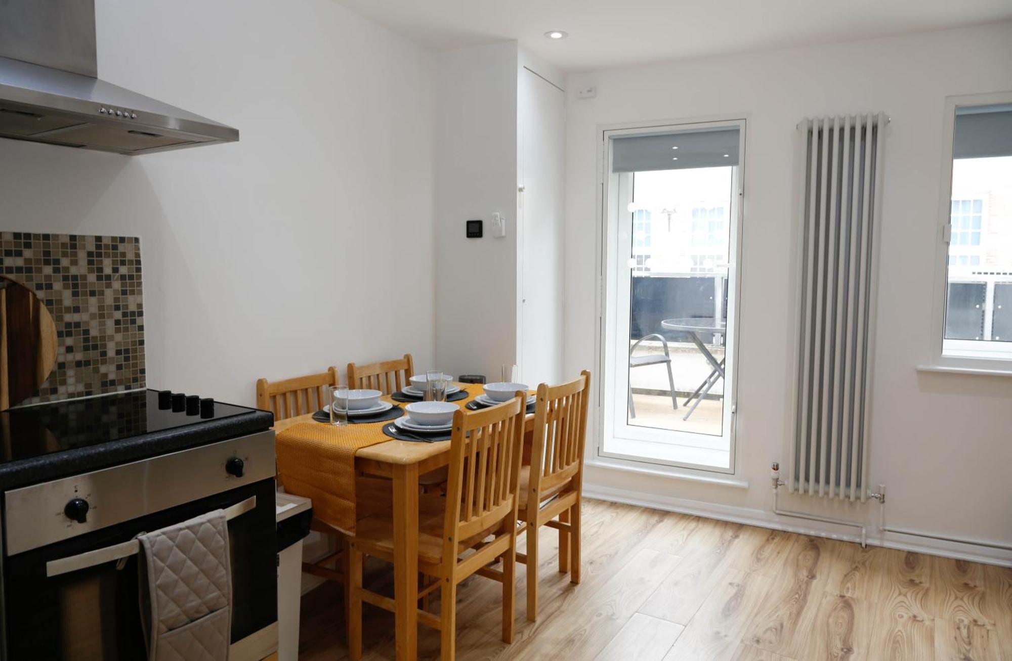 New Luxury In Next To Shops, Cafes, Bars & Metro * Londen
