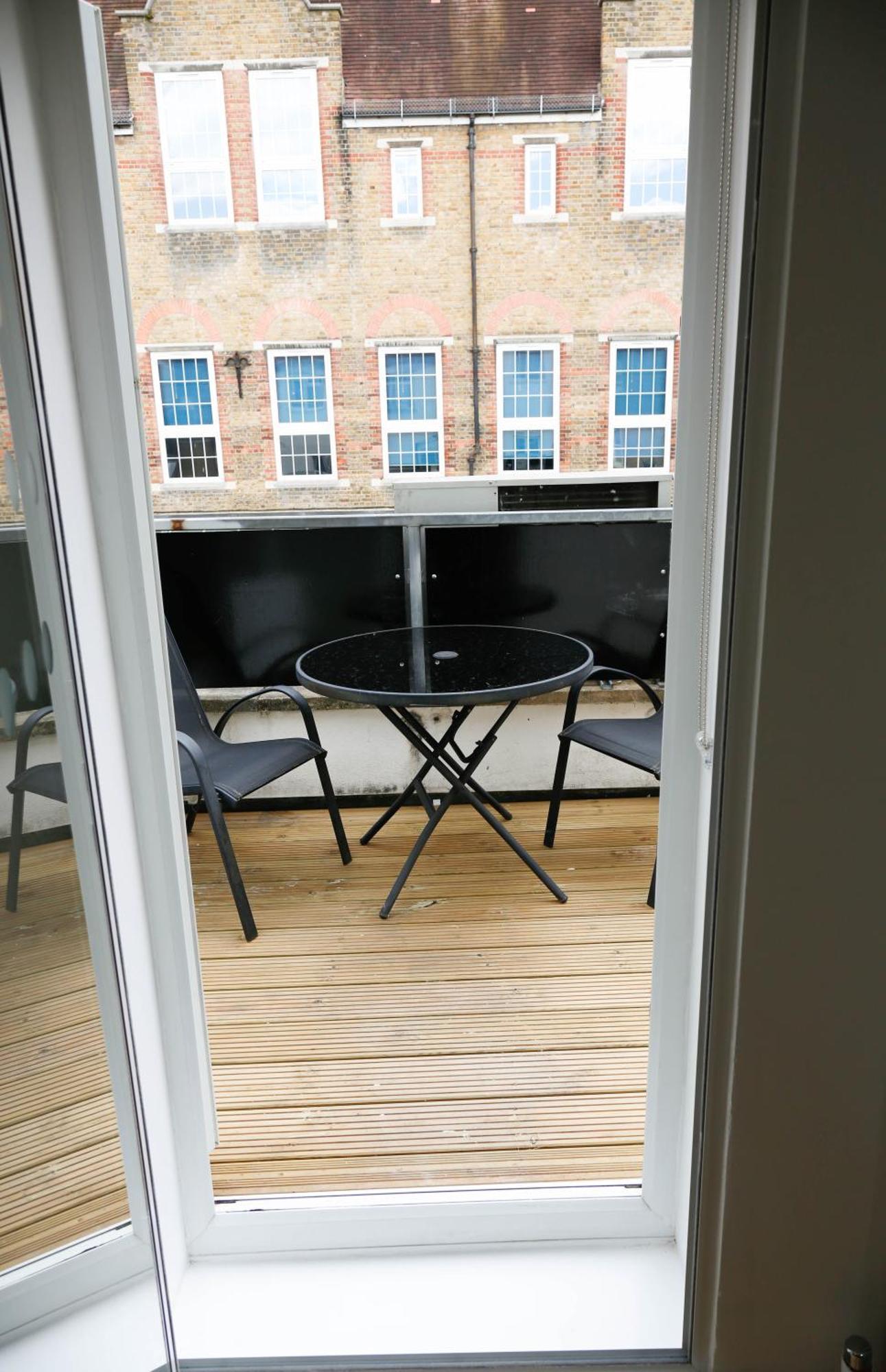 Appartement New Luxury In Next To Shops, Cafes, Bars & Metro
