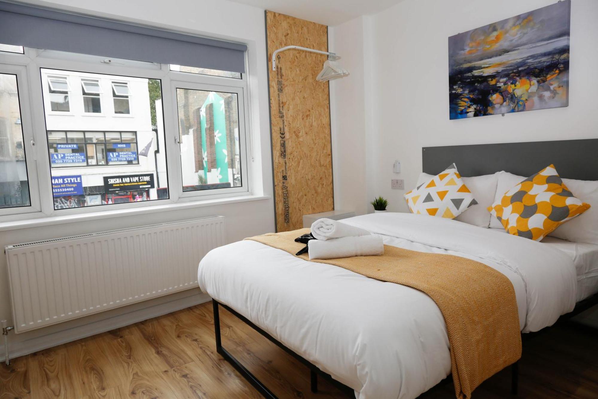 New Luxury In Next To Shops, Cafes, Bars & Metro * Londen