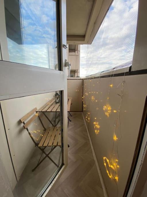 Comfy Entire Flat With View Balcony In Regents Park, Camden, Apartment *