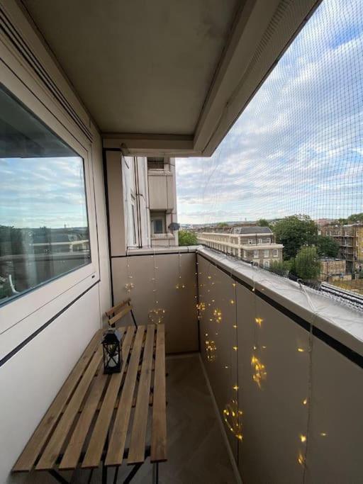Comfy Entire Flat With View Balcony In Regents Park, Camden, Apartment