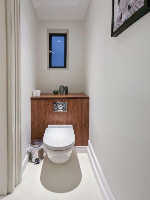 Extra Big 4-bed House In Liverpool Street! Londen