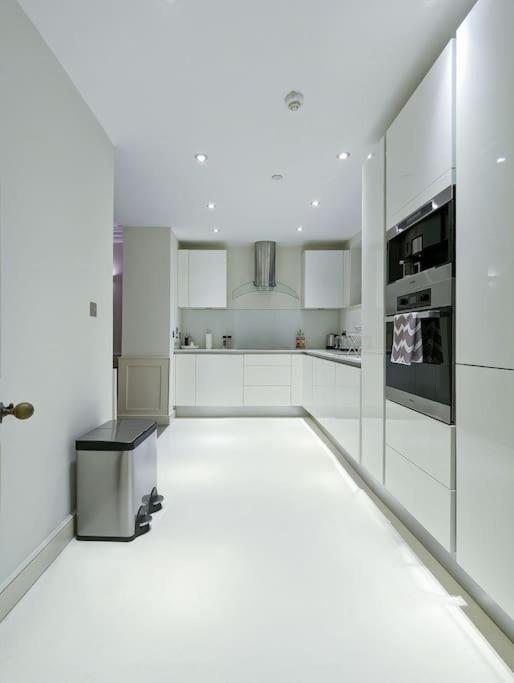 Extra Big 4-bed House In Liverpool Street! Vakantiehuis Londen