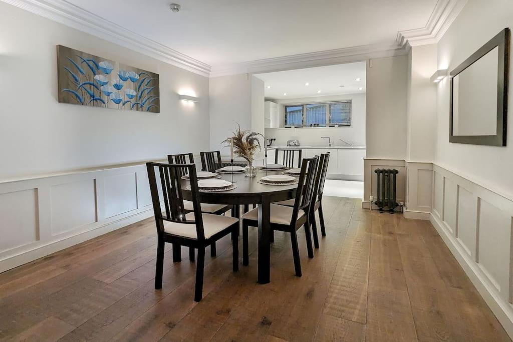Vakantiehuis Extra Big 4-bed House In Liverpool Street! *