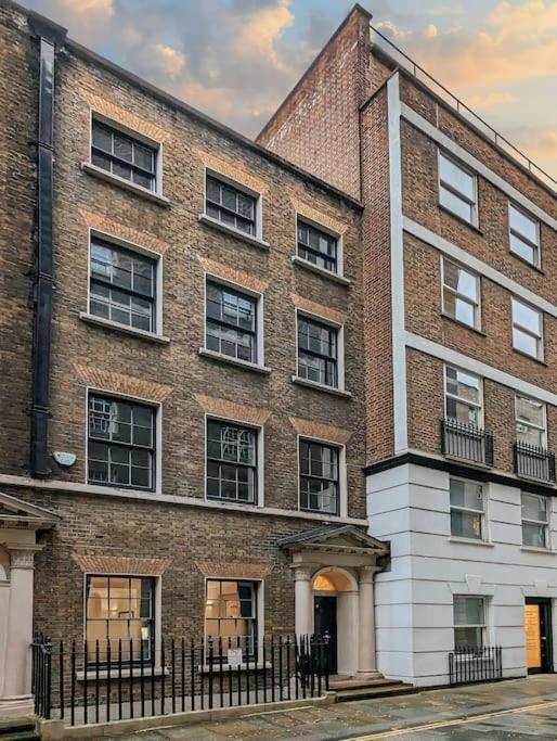 Extra Big 4-bed House In Liverpool Street! Londen