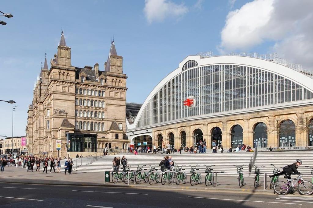 Vakantiehuis Extra Big 4-bed House In Liverpool Street!