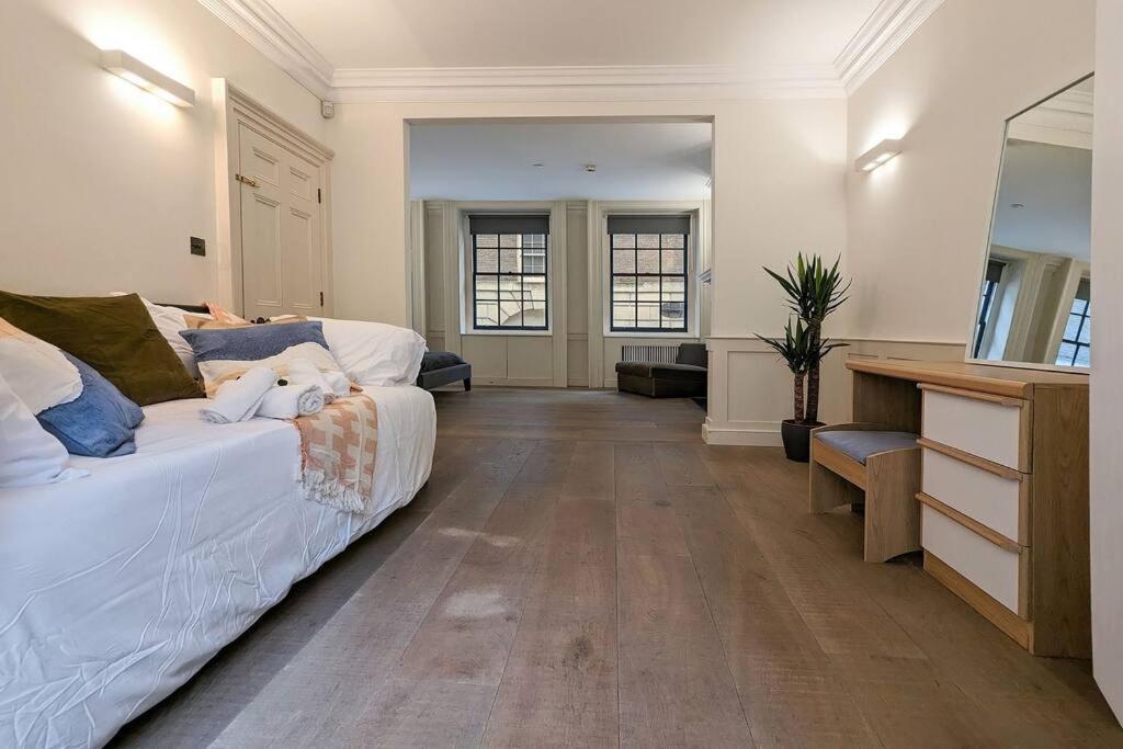 Extra Big 4-bed House In Liverpool Street! * Londen