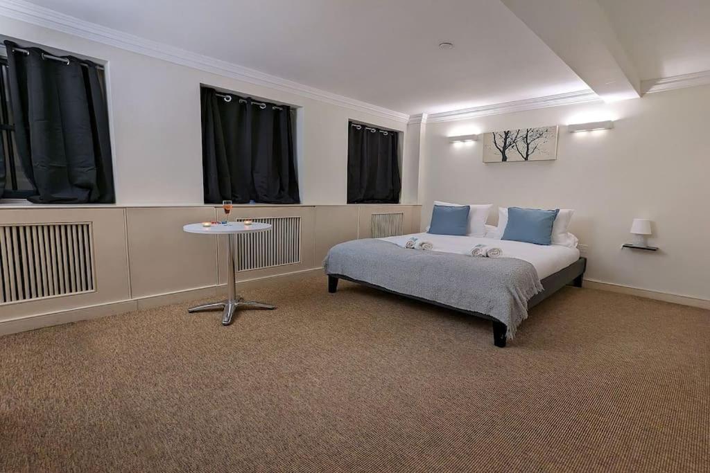Vakantiehuis Extra Big 4-bed House In Liverpool Street! *