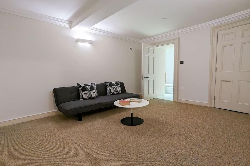Vakantiehuis Extra Big 4-bed House In Liverpool Street! *