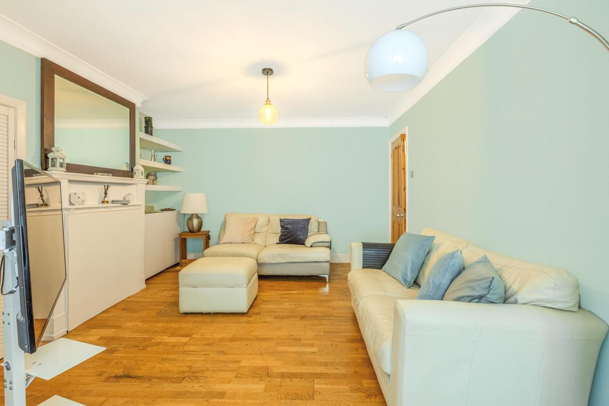Semesterbostad Peaceful 1br Flat, 3min Tube, Nw, Close To Wembley London