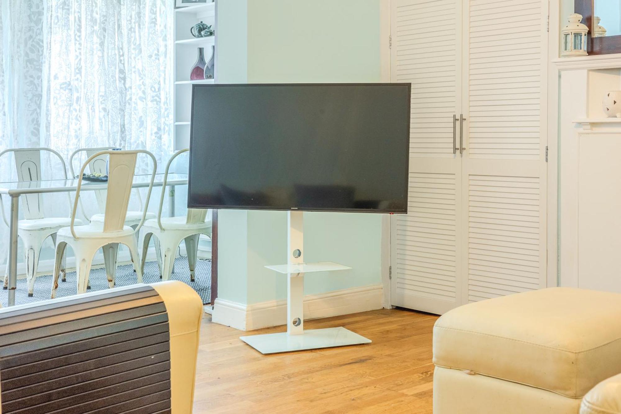 Semesterbostad Peaceful 1br Flat, 3min Tube, Nw, Close To Wembley London