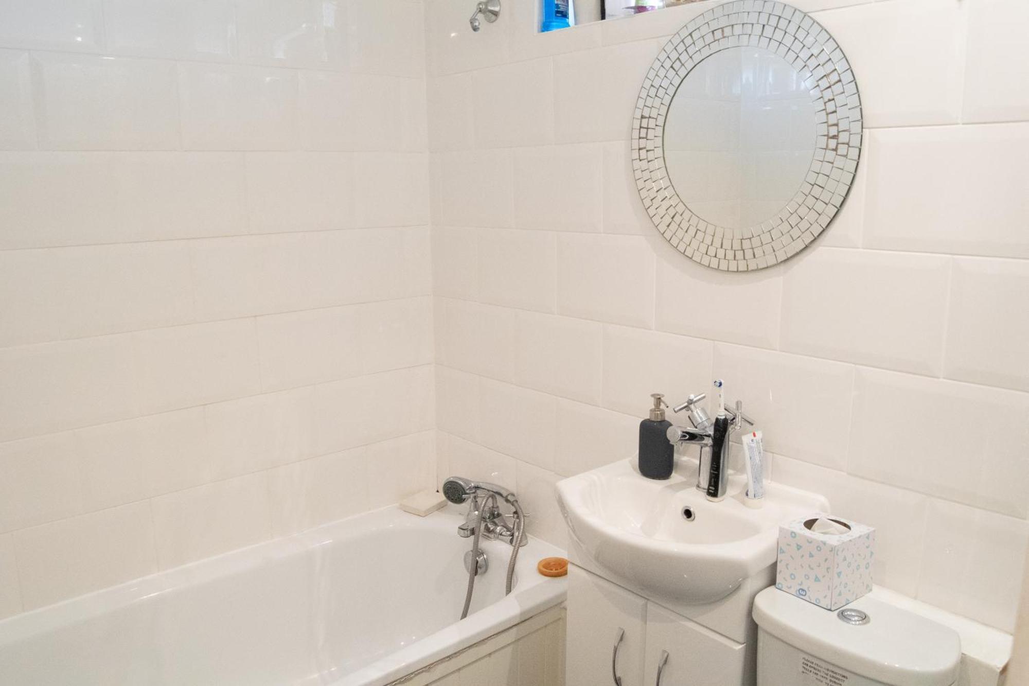 Characterful 1 Bedroom Flat Close To Dlr London