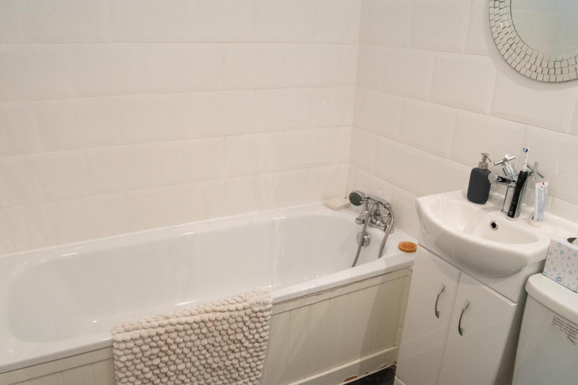 Apartment Characterful 1 Bedroom Flat Close To Dlr