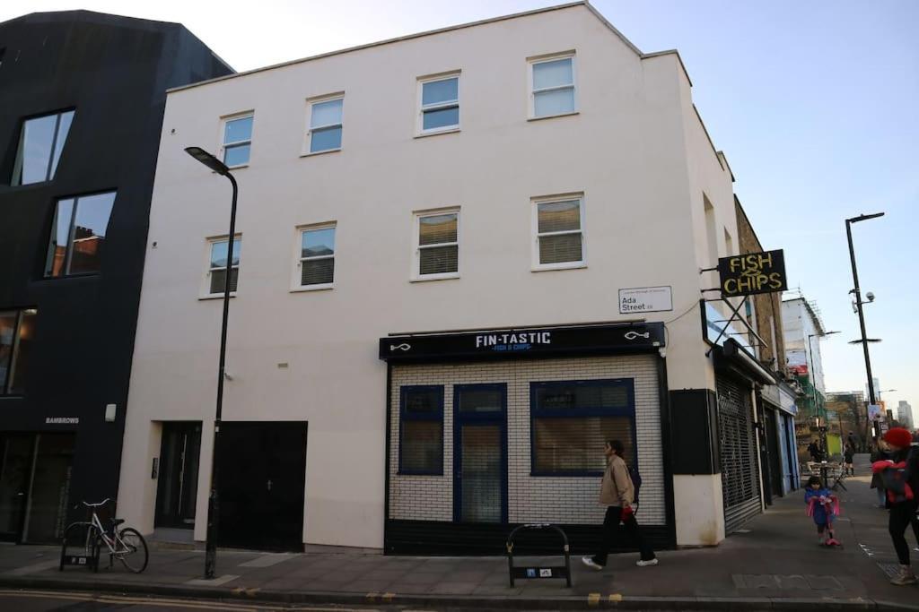2 Bedroom Modern, Simple Flat In Broadway Market Londres