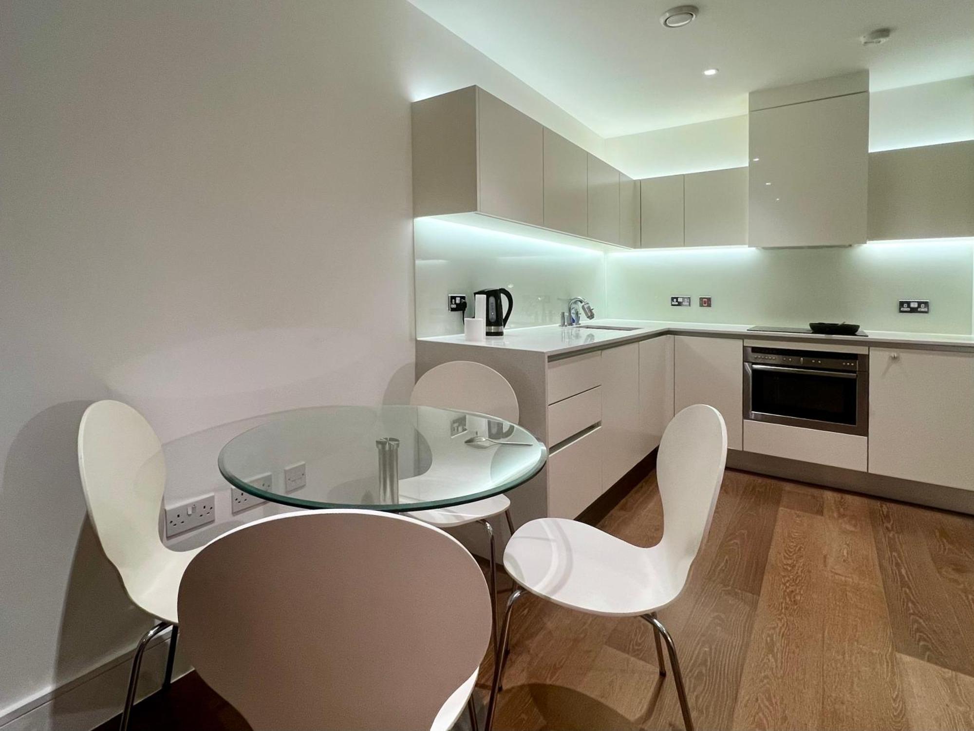 Apartment Spacious One-bedroom In