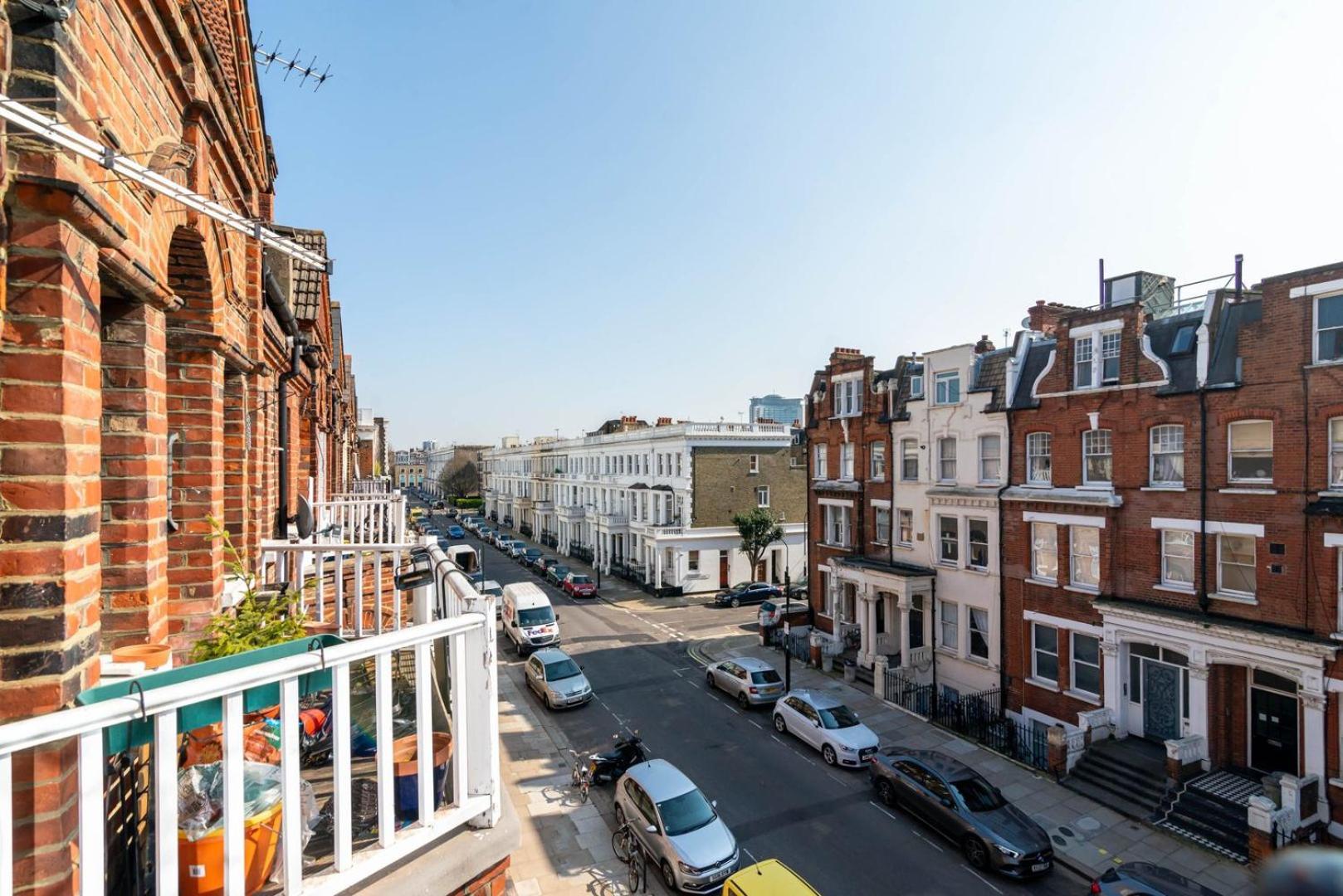 Modern Top Floor In West Kensington Wterrace *