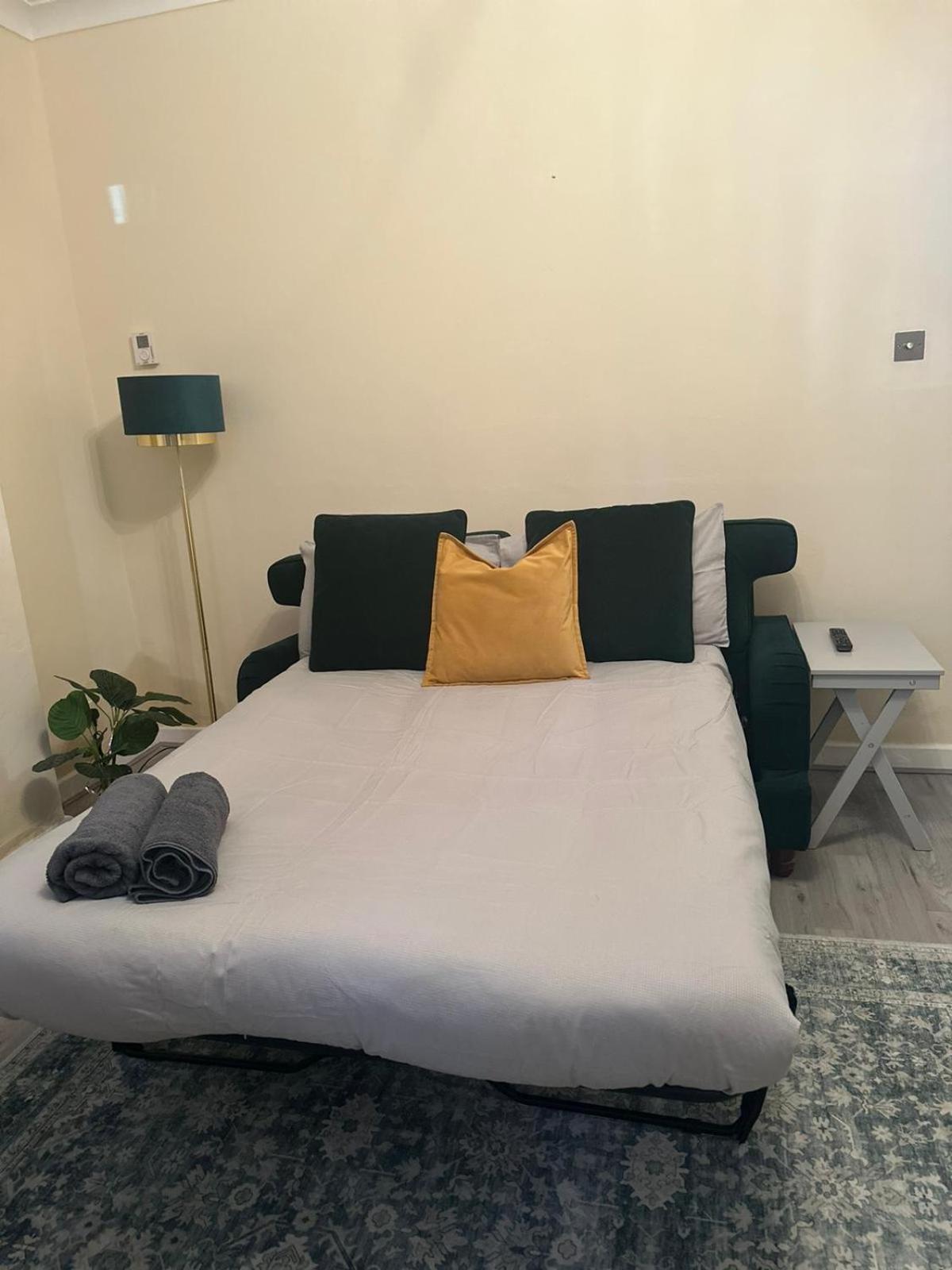 Charming 2 Bedroom Family Lägenhet London