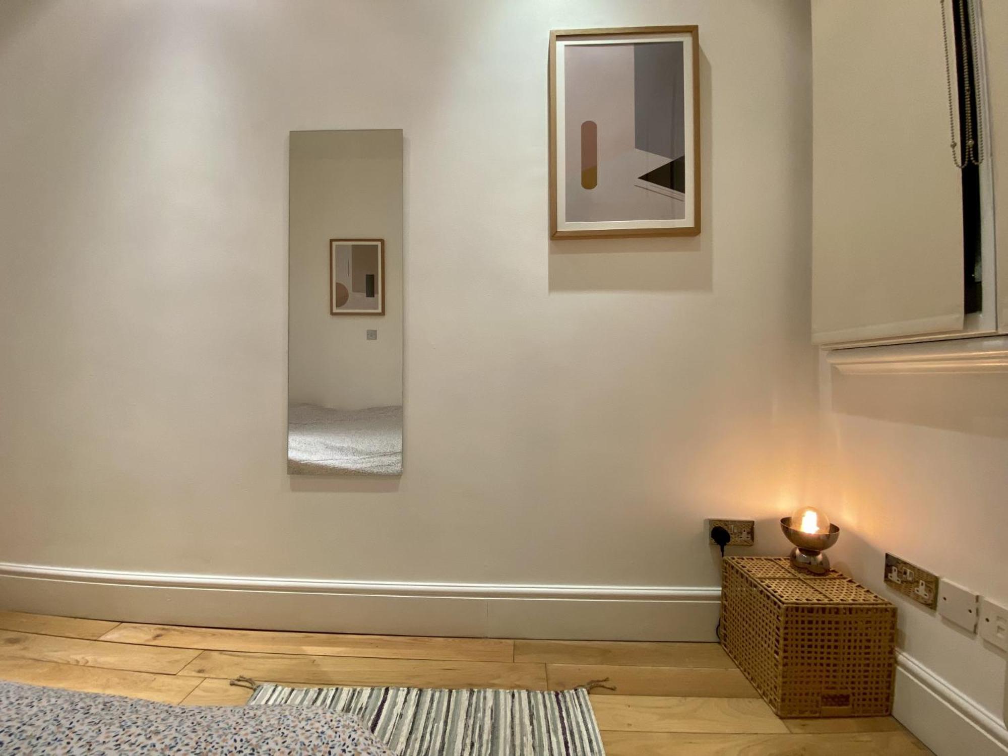Entire Flat, Central London, Bank Payment To The Host Within 24h From The Reservation London