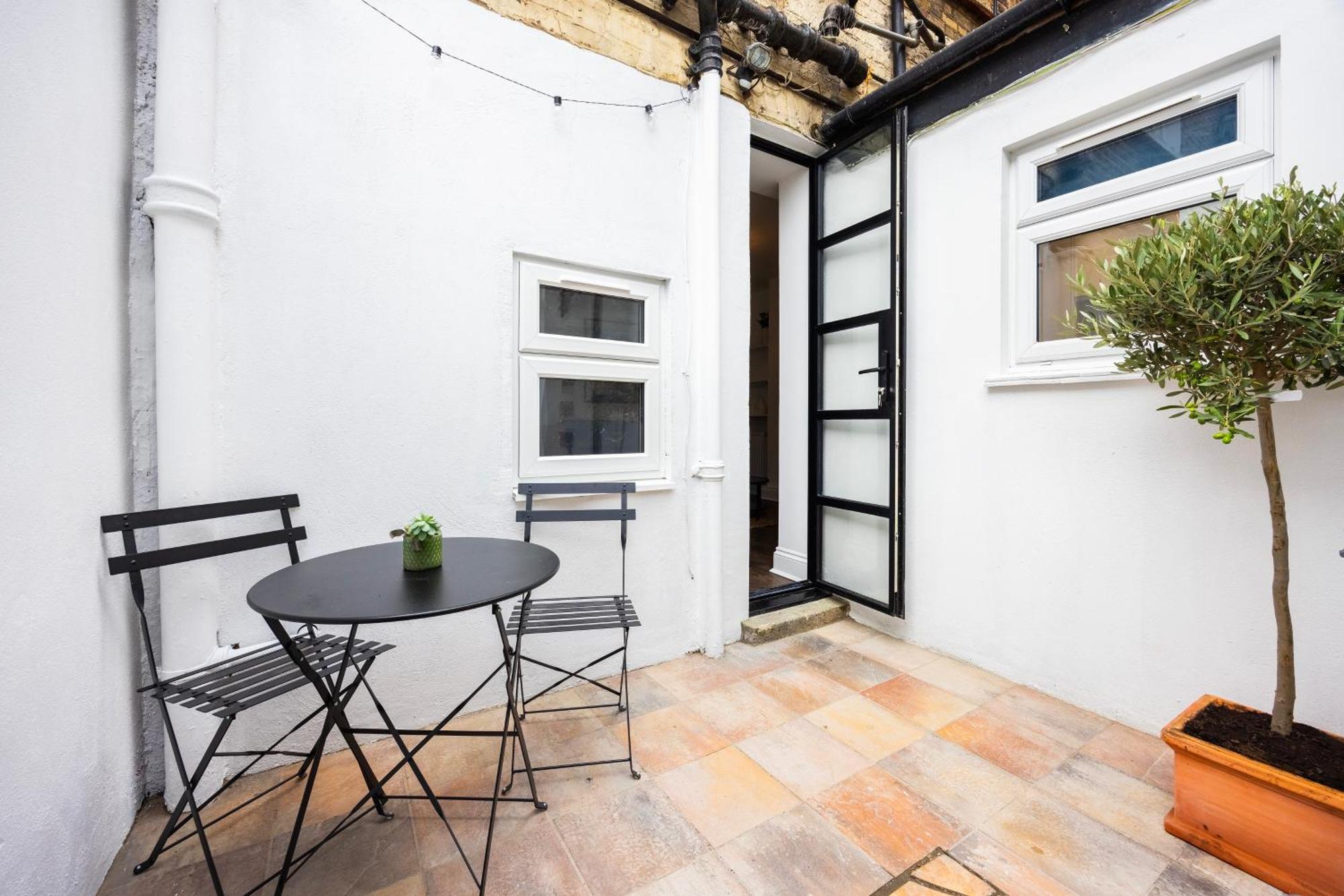 1 Bed On Ivor Place *