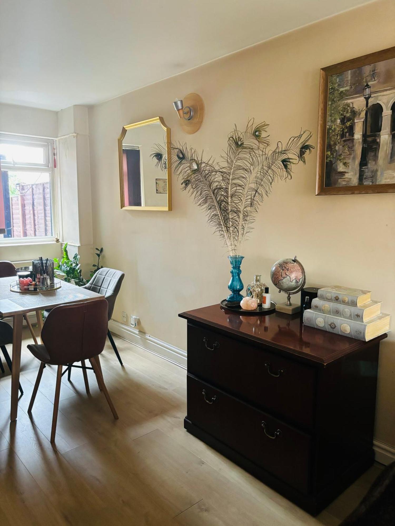 City Airport Serviced House Semesterbostad