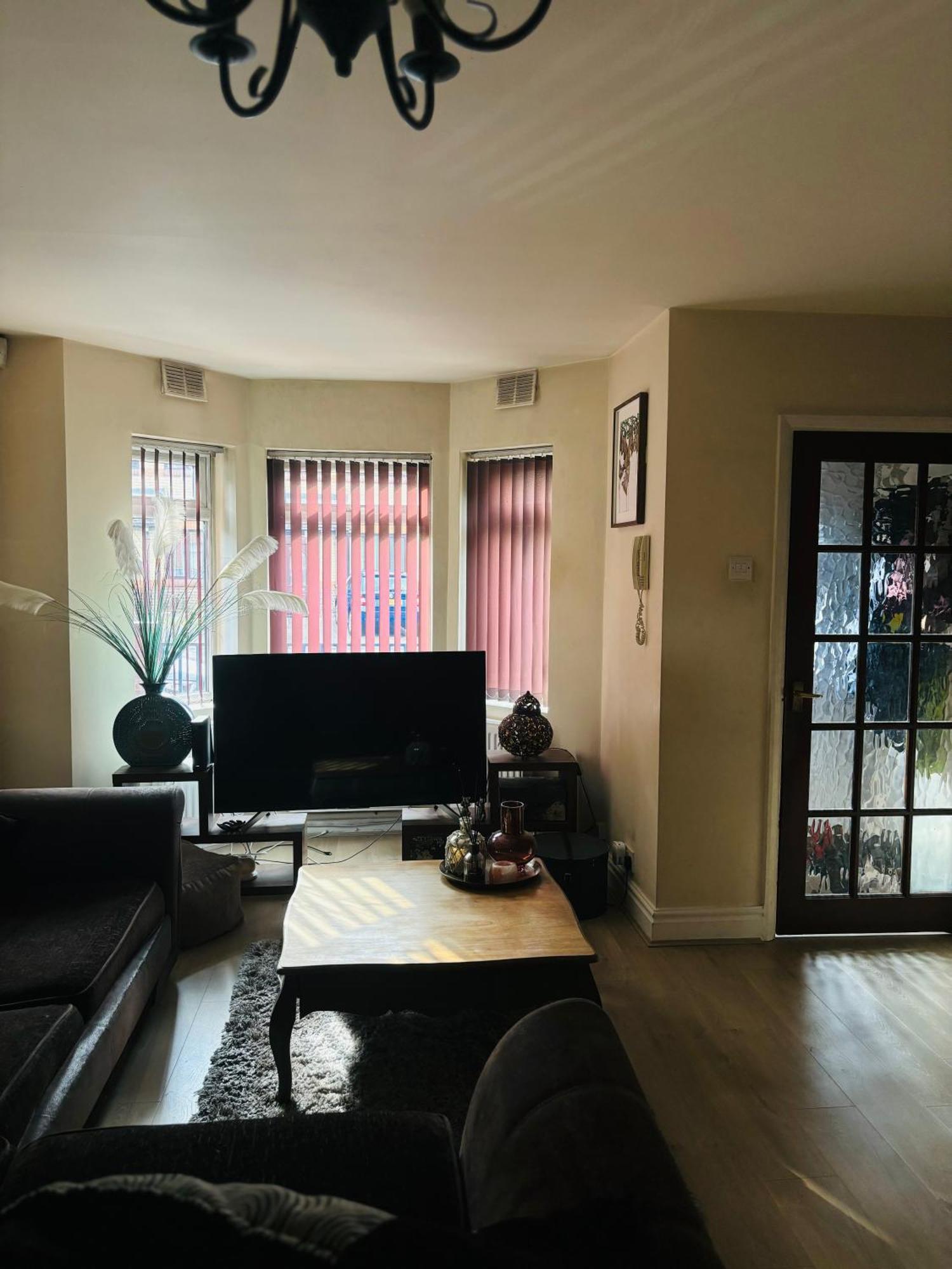 City Airport Serviced House * London
