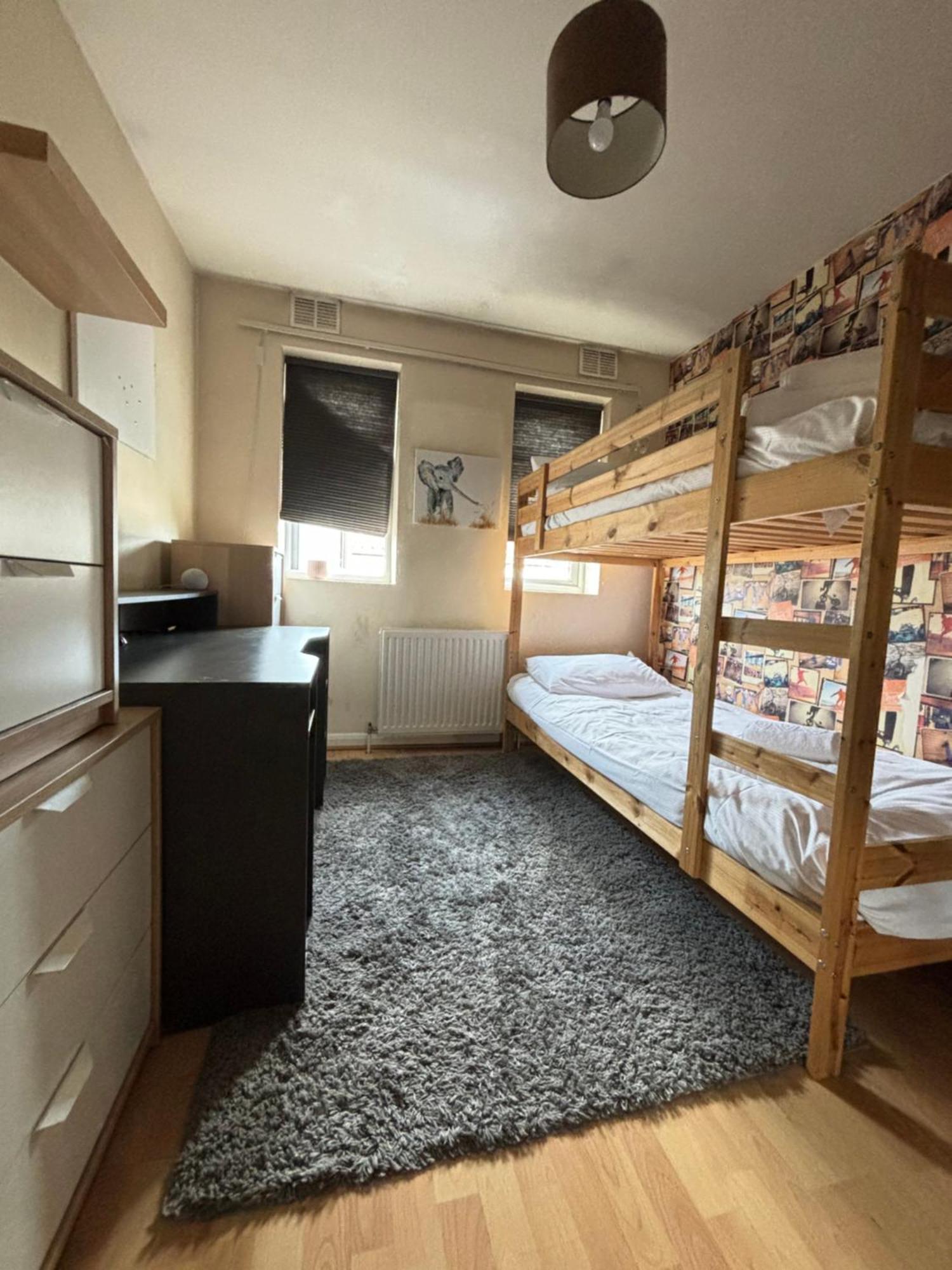 City Airport Serviced House Semesterbostad