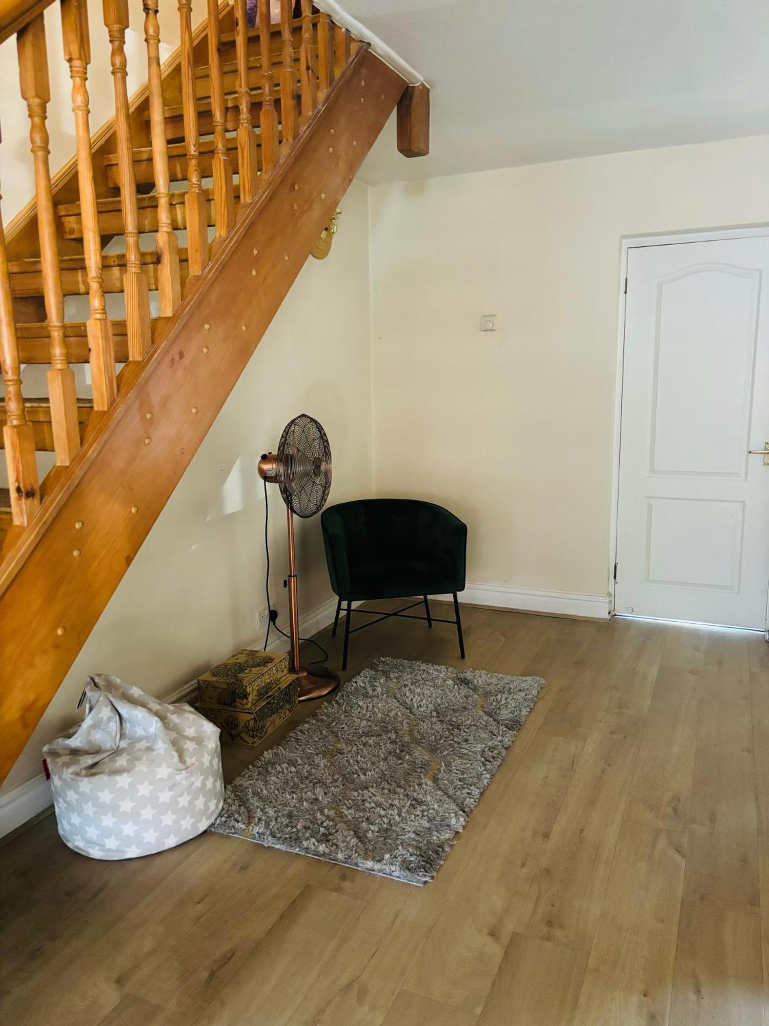City Airport Serviced House Semesterbostad