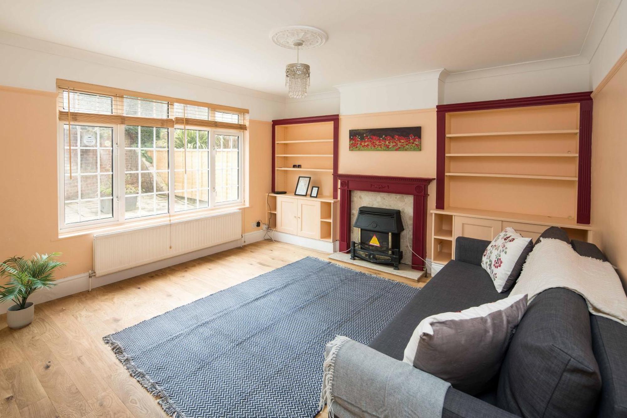 Spacious 4bd Near Gatwick & Ldn Links Londres
