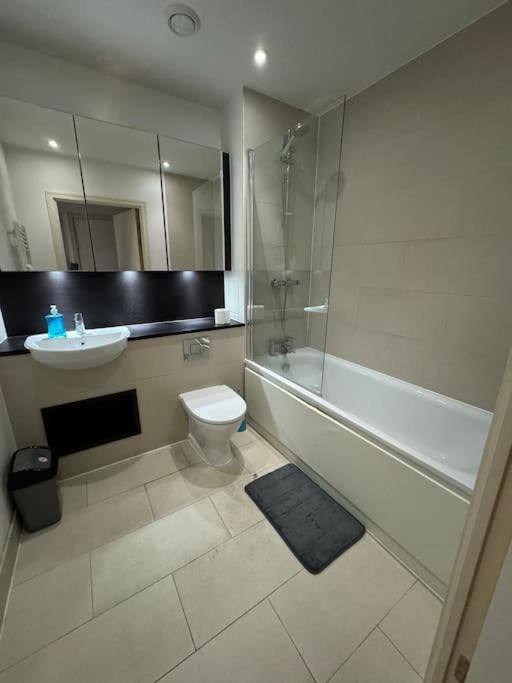 Modern One Bed Flat, Near City Airport ,excel Centre, Dlr & Barrier Park
