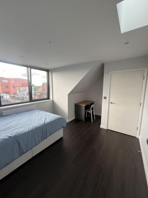 4 Guest Penthouse In Cricklewood Near Tube Leilighet *