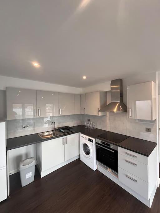 4 Guest Penthouse In Cricklewood Near Tube Leilighet London
