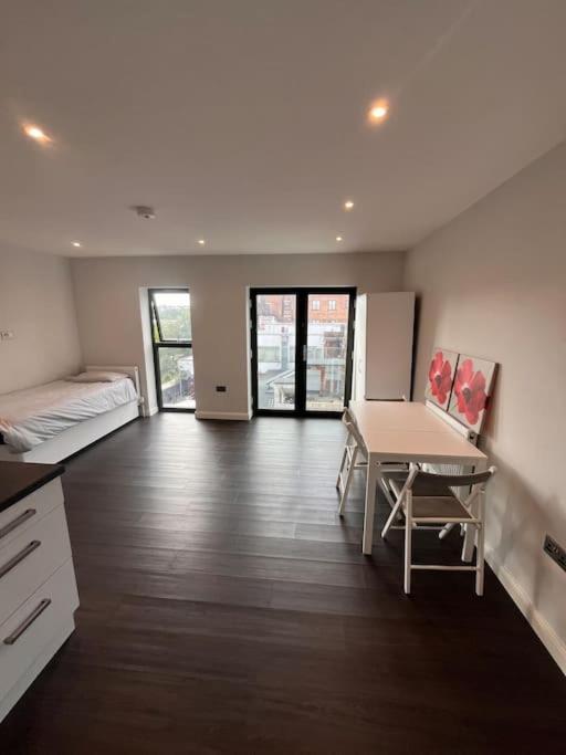 4 Guest Penthouse In Cricklewood Near Tube Leilighet *