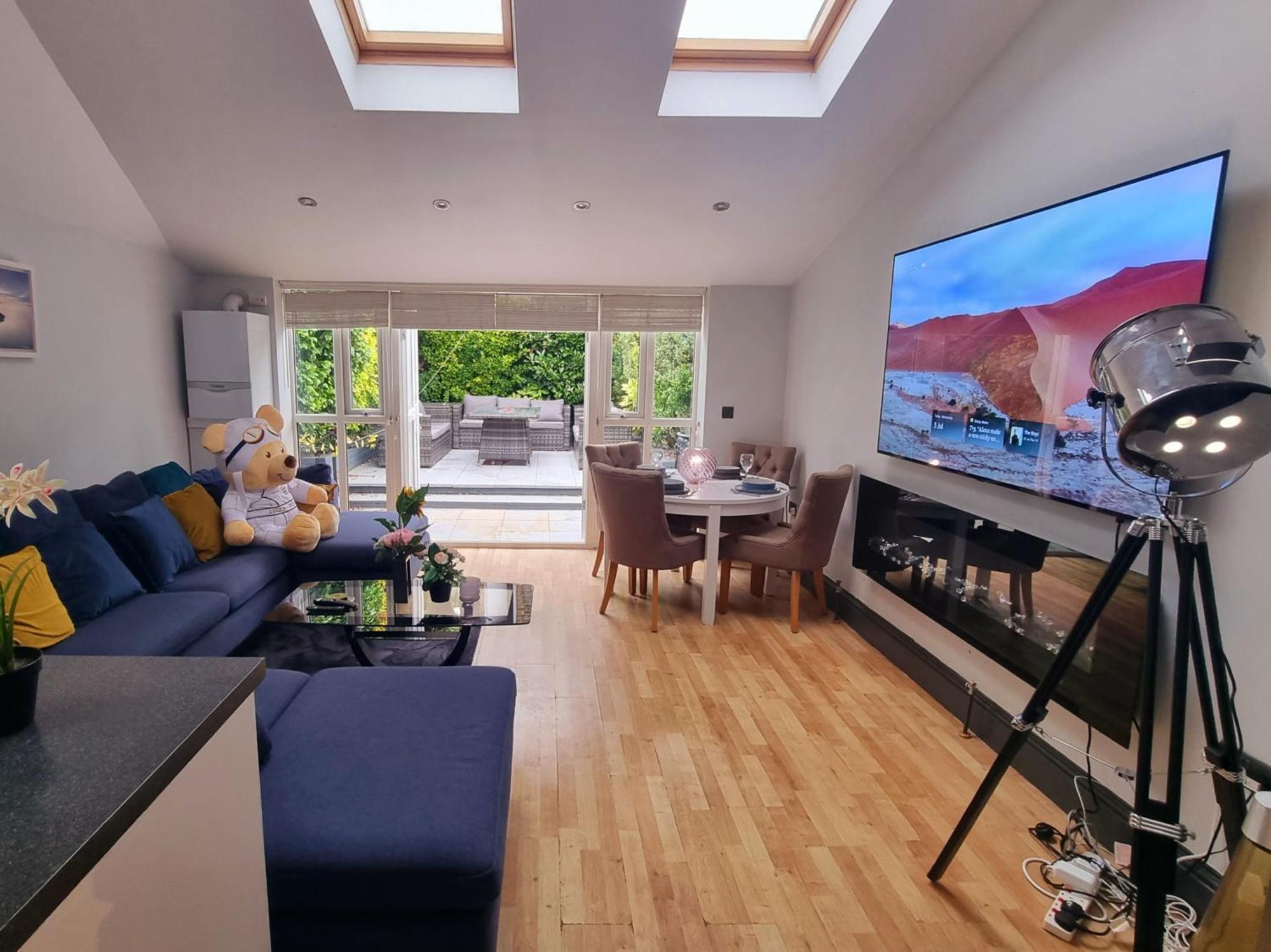 Privat bolig Chic Double Room, 20 Mins To London, Supermarkets, Shops, Bars, Metro Few Mins Walk London