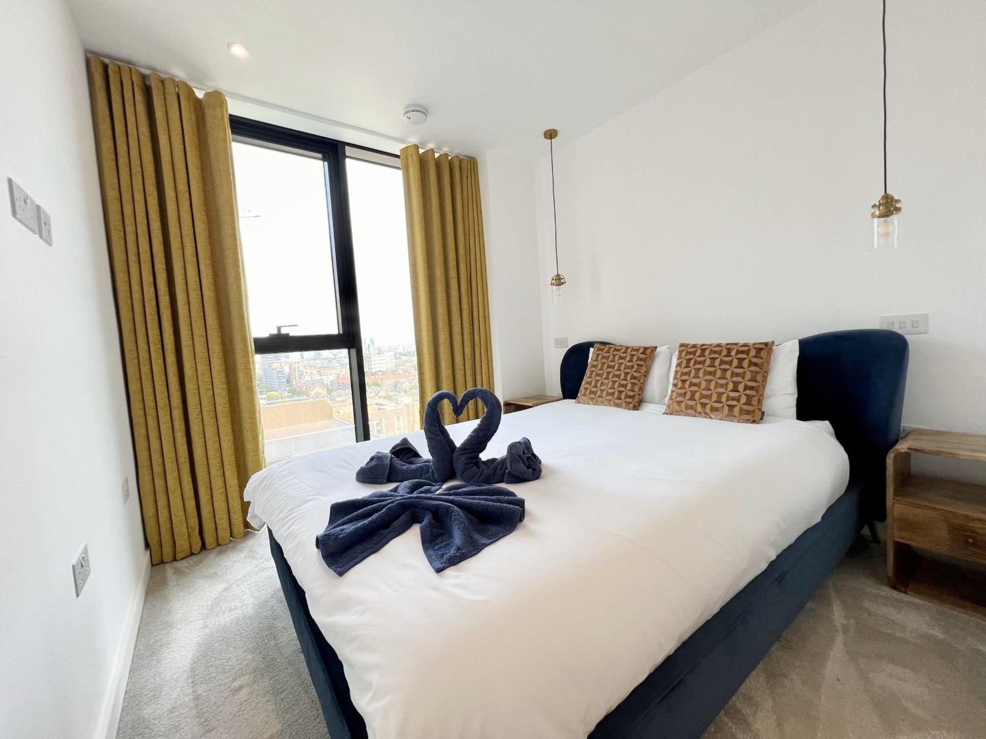 Tower Bridge Luxury Apartment