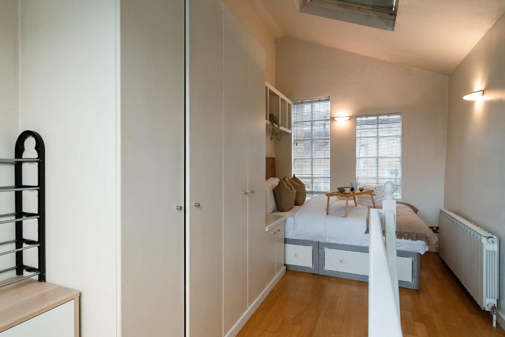 1 Bed Chelsea House With Private Terrace Lägenhet London