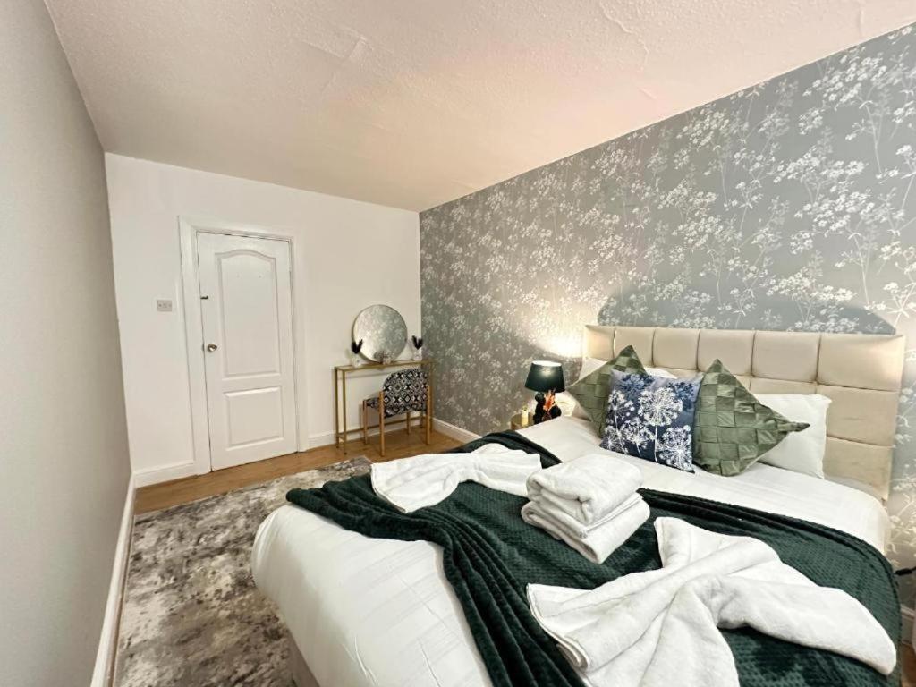 Apartment Three Bedroom Near Hyde Park London