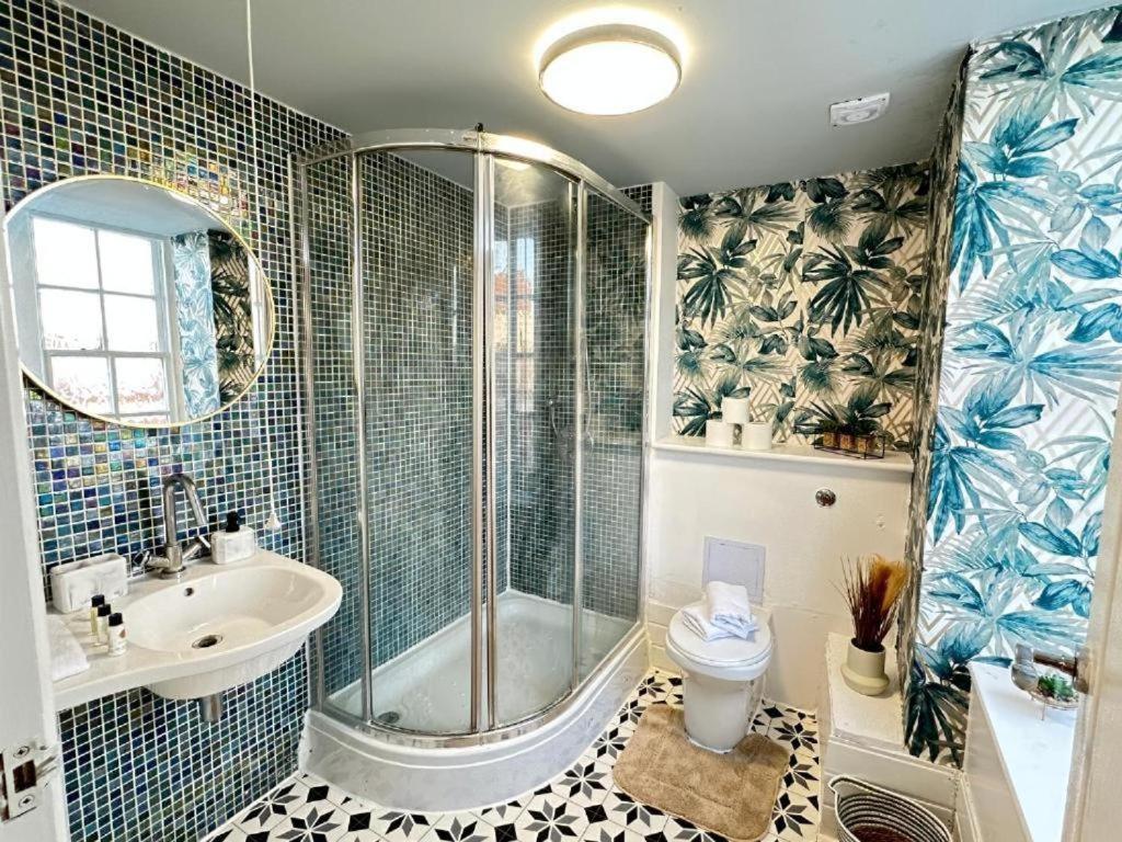 Apartment Three Bedroom Near Hyde Park