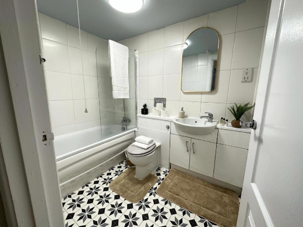 Three Bedroom Near Hyde Park London