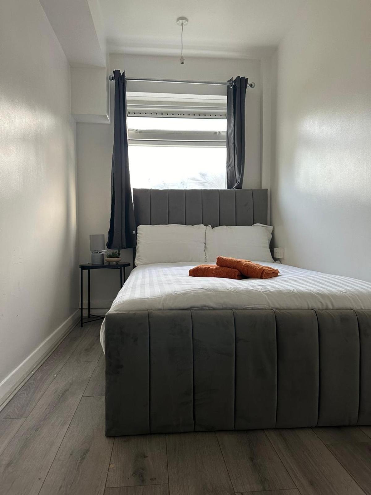 Rum i privatbostad Modern In A 4 Bedroom Flat In London, Shared Bathroom!