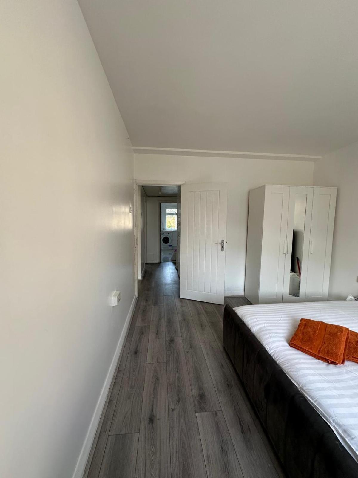 Rum i privatbostad Modern In A 4 Bedroom Flat In London, Shared Bathroom!