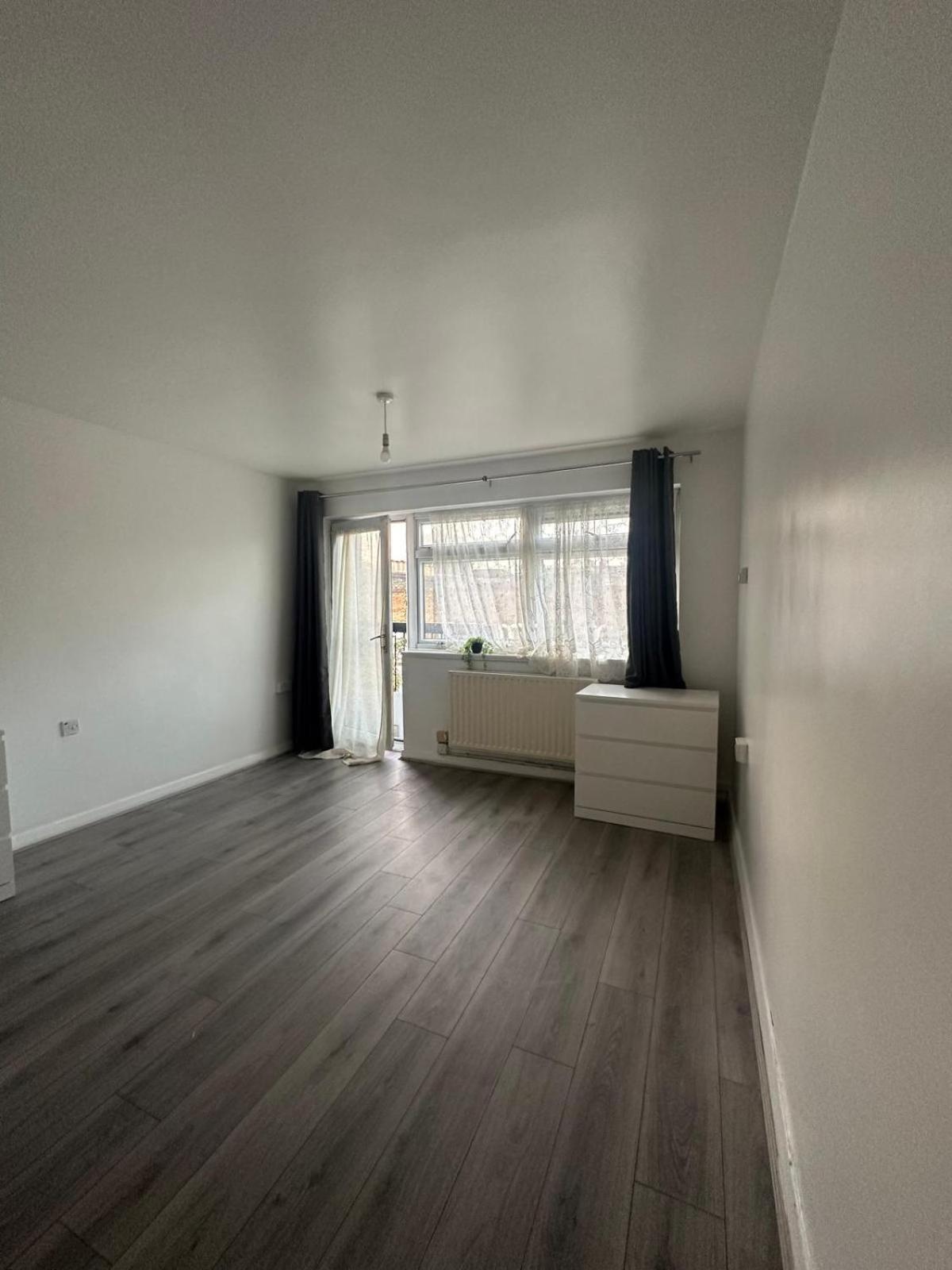 Rum i privatbostad Modern In A 4 Bedroom Flat In London, Shared Bathroom! *