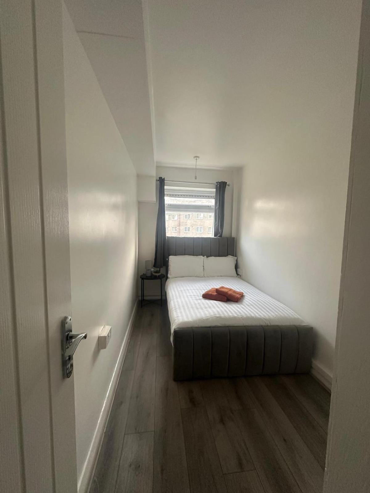 Rum i privatbostad Modern In A 4 Bedroom Flat In London, Shared Bathroom!