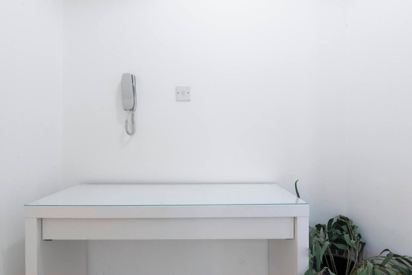 2 Bed Apartment- Finsbury Park Station B Londra