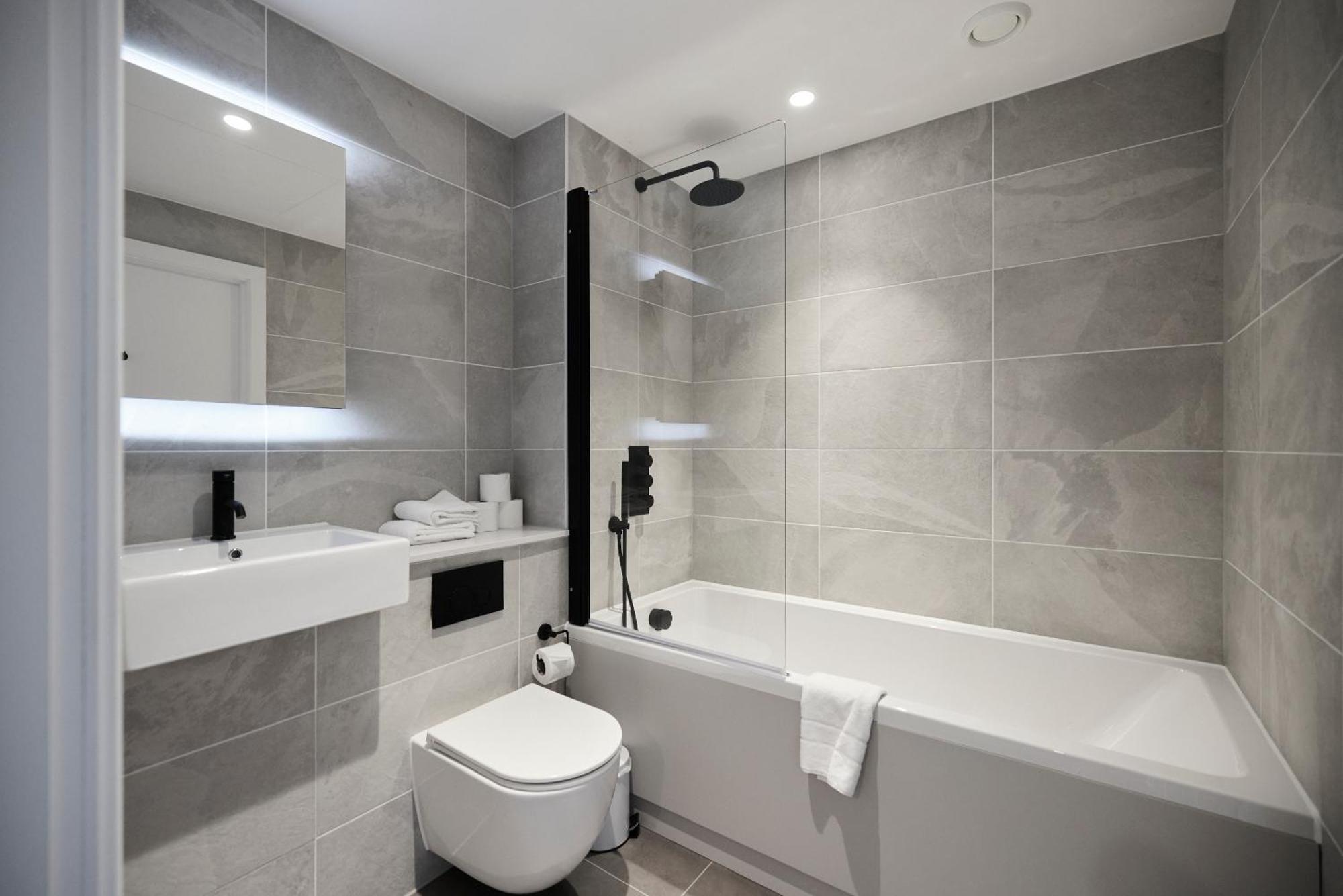 The Tottenham Hale Crib - Trendy 2bdr Flat With Balcony Lejlighed *