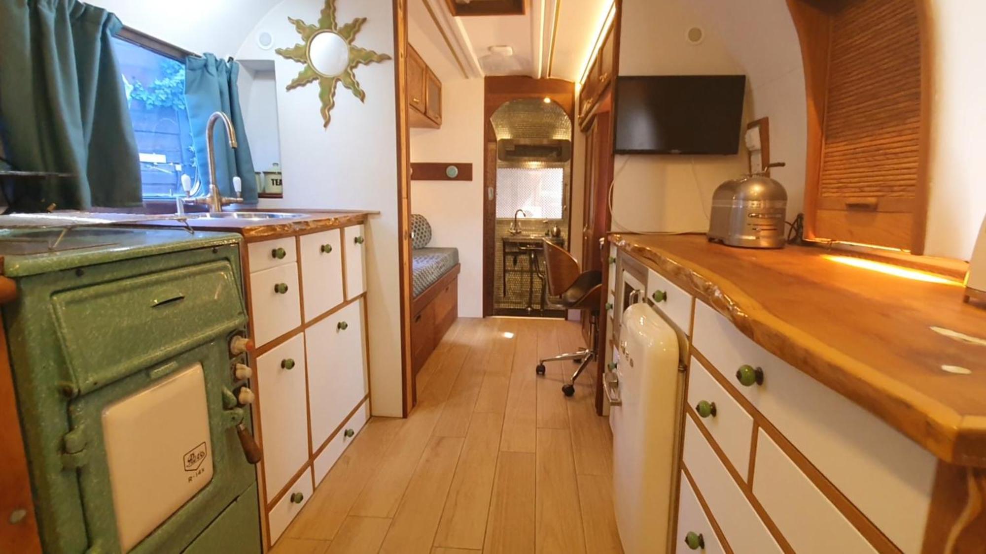 Holiday home The Silver Bullet - Secluded Urban Oasis London